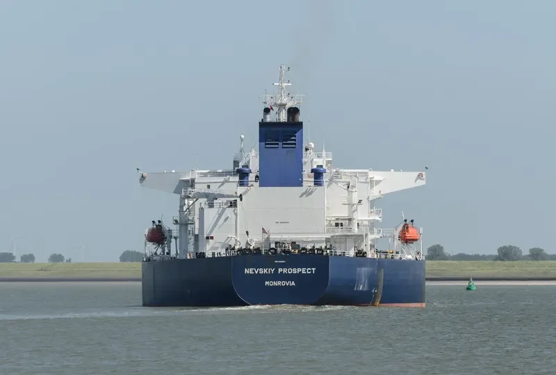 NEVSKIY PROSPECT Tanker IMO 9256054 photo 9