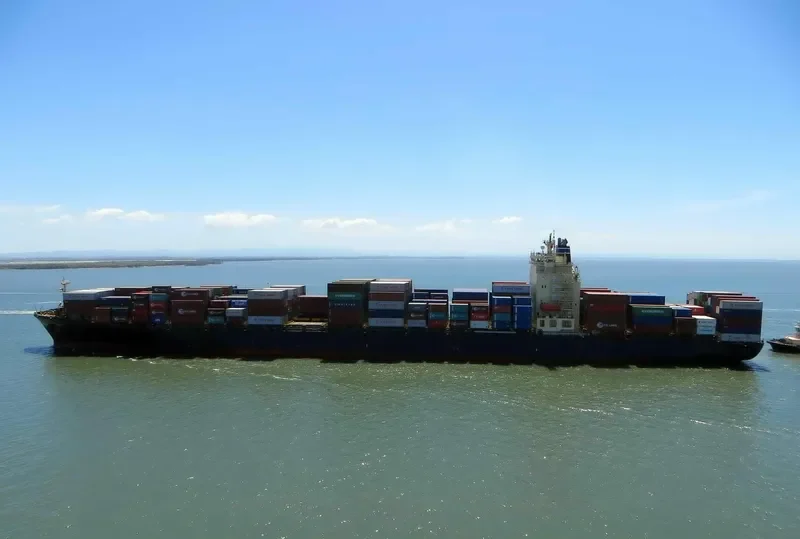SINGAPORE Container Ship IMO 9256224 photo 2