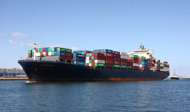 SINGAPORE Container Ship IMO 9256224 photo 10