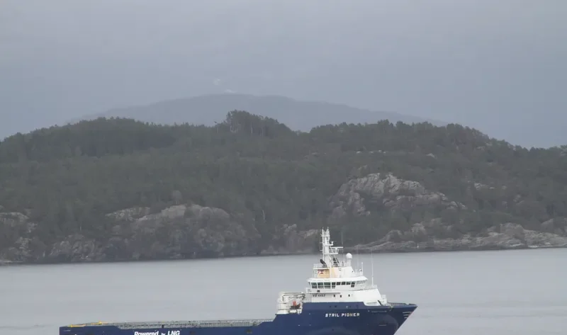 STRIL PIONER Offshore Vessel IMO 9258430 photo 2
