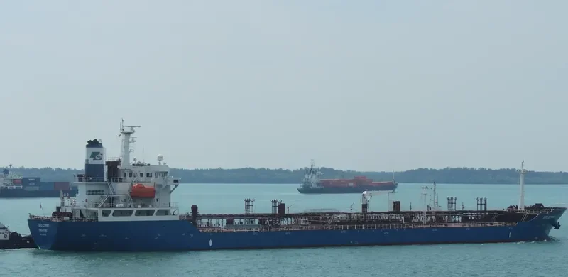 BRO COMBO Tanker IMO 9259719 photo 3