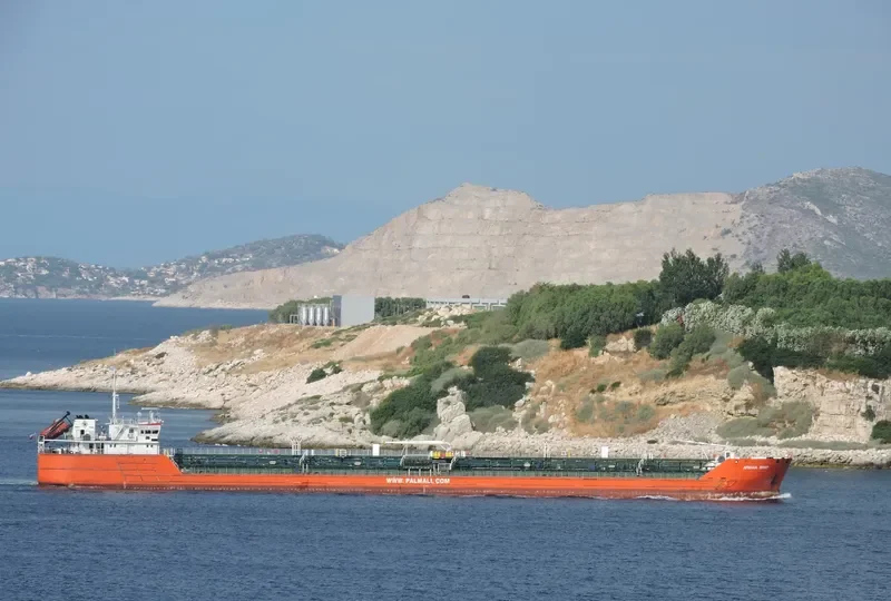 ARMADA LEADER Tanker IMO 9260483 photo 9