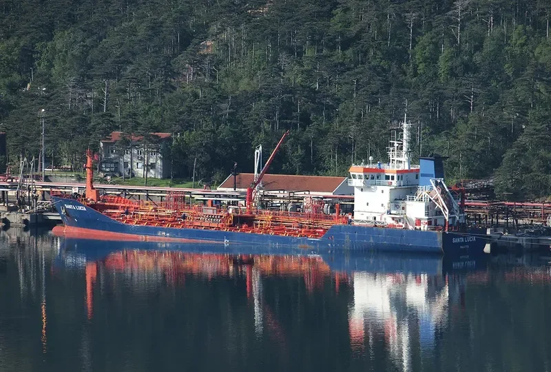 SANTA LUCIA Tanker IMO 9260500 photo 9