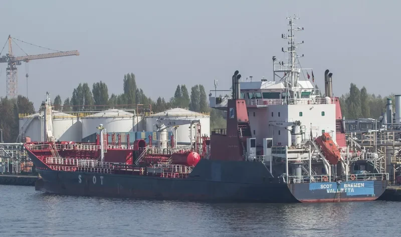 SCOT BREMEN Tanker IMO 9260835 photo 9