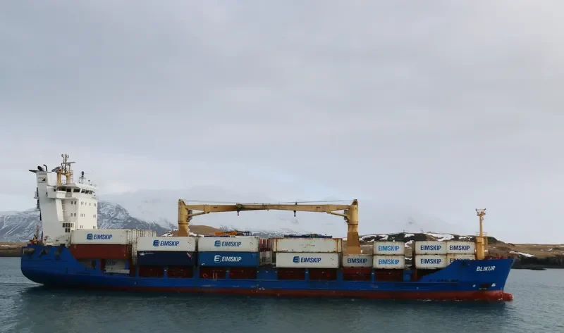 JULIAN Container Ship IMO 9261994 photo 2