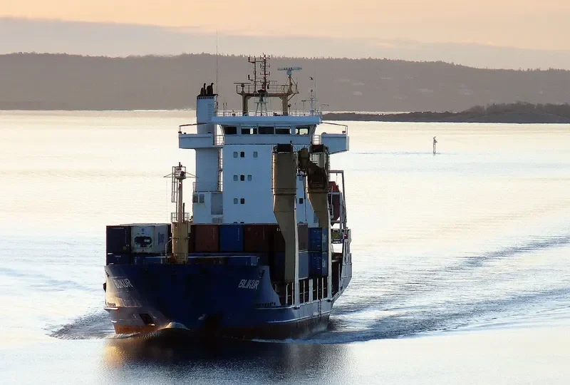 JULIAN Container Ship IMO 9261994 photo 6