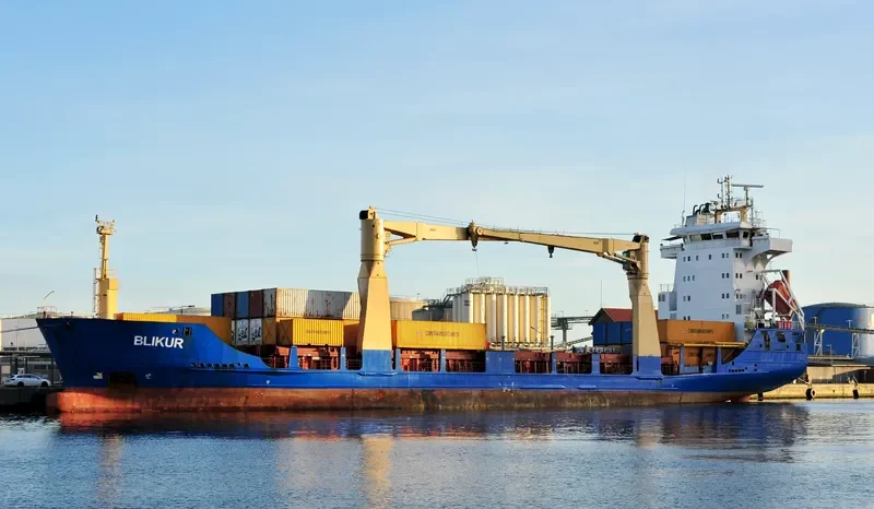 JULIAN Container Ship IMO 9261994 photo 8