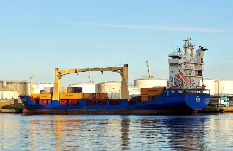 JULIAN Container Ship IMO 9261994 photo 9