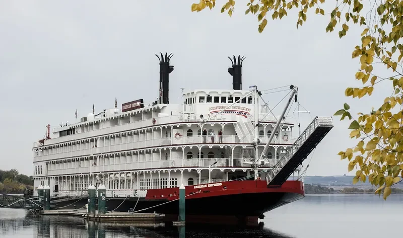 AMERICAN EMPRESS Passenger Ship IMO 9263538