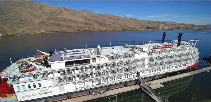 AMERICAN EMPRESS Passenger Ship IMO 9263538 photo 2