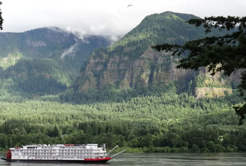 AMERICAN EMPRESS Passenger Ship IMO 9263538 photo 3