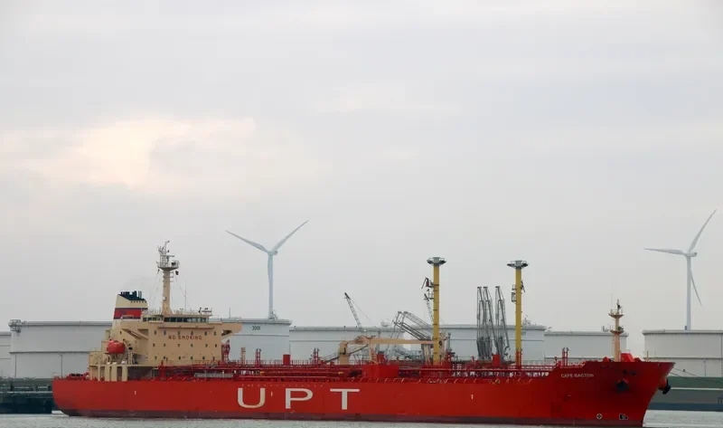 CAPE BACTON Tanker IMO 9264283 photo 7