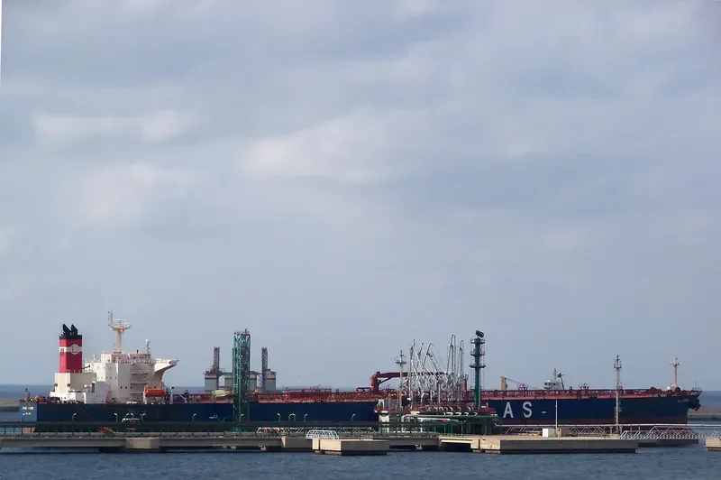 ATLAS VOYAGER Tanker IMO 9265744 photo 8
