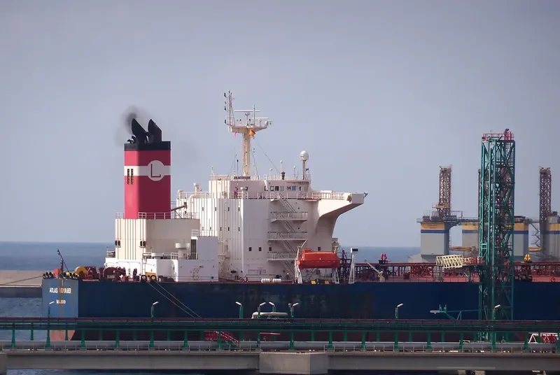 ATLAS VOYAGER Tanker IMO 9265744 photo 9