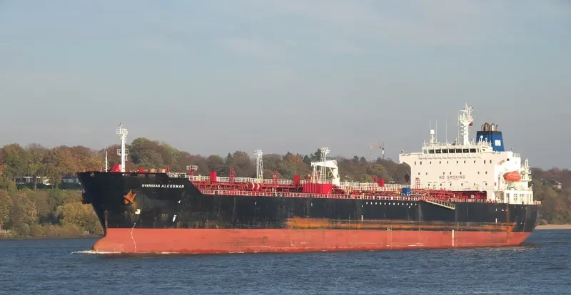 JOHNNY TRAVELLER Tanker IMO 9265861 photo 2