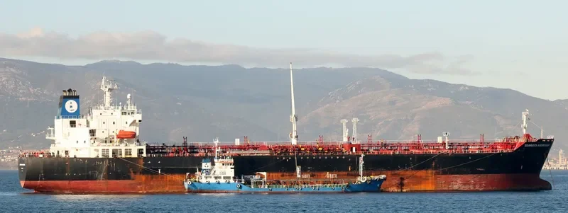 JOHNNY TRADER Tanker IMO 9265885 photo 2