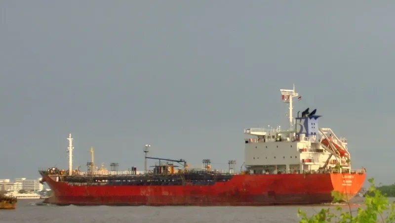 LAUREN Tanker IMO 9266229 photo 5