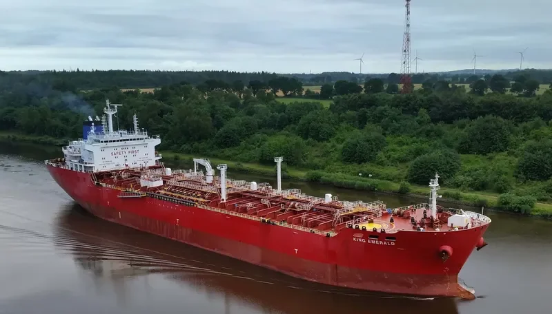 BULL KANGEAN Tanker IMO 9267027 photo 5