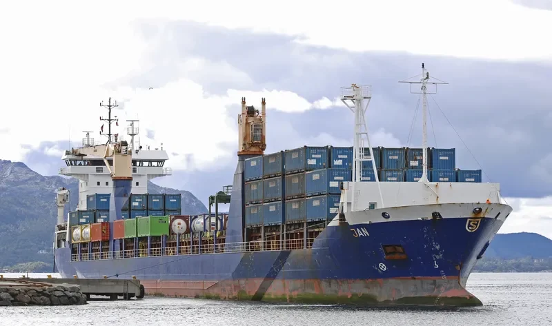 BERING Container Ship IMO 9267297 photo 8