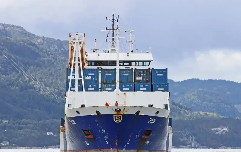 BERING Container Ship IMO 9267297 photo 9