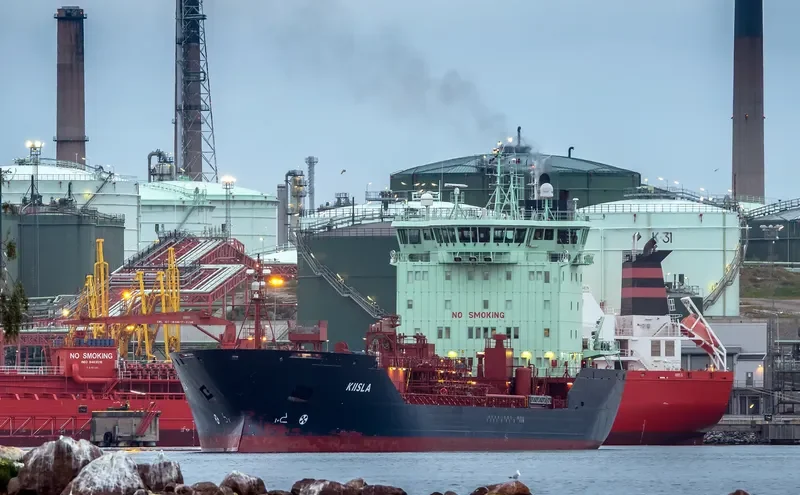 KIISLA Tanker IMO 9267558 photo 7