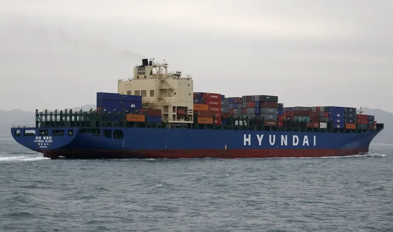 HYUNDAI GLORY Container Ship IMO 9267936 photo 4