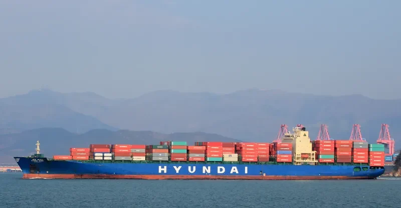 HYUNDAI GLORY Container Ship IMO 9267936 photo 9