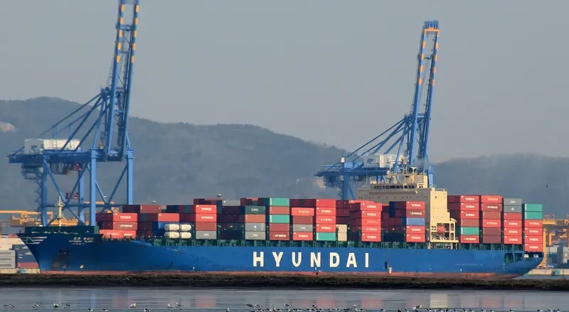 HYUNDAI GLORY Container Ship IMO 9267936 photo 10