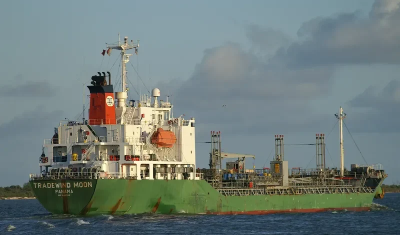 DRAGON LUCKY Tanker IMO 9268552 photo 4
