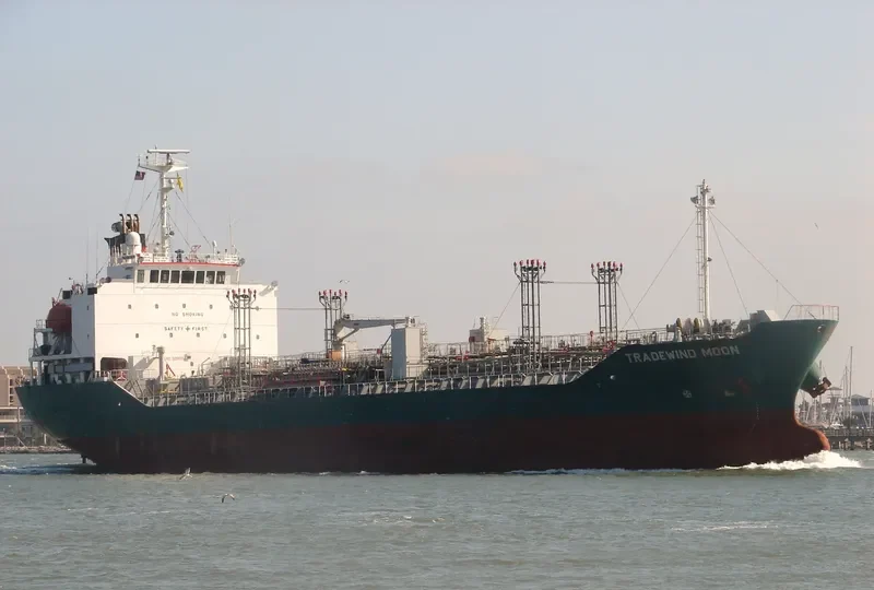 DRAGON LUCKY Tanker IMO 9268552 photo 5