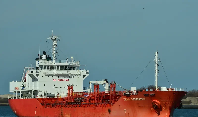 LIESEL ESSBERGER Tanker IMO 9272761 photo 10