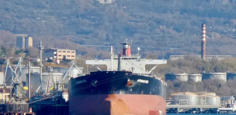 AFRAMAX RIO Tanker IMO 9273844 photo 2