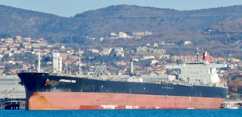 AFRAMAX RIO Tanker IMO 9273844 photo 3