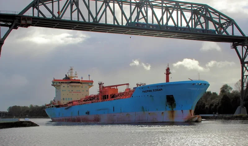 RATU ENRA Tanker IMO 9274630 photo 2