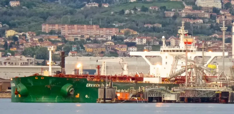 ERVIKEN Tanker IMO 9274812 photo 4
