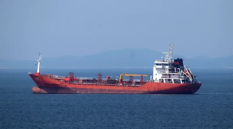 TAEKYUNG LUNA Tanker IMO 9275842 photo 2