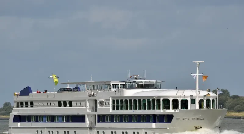 PRINS WILLEM ALEXANDER Passenger Ship IMO 9275945 photo 4