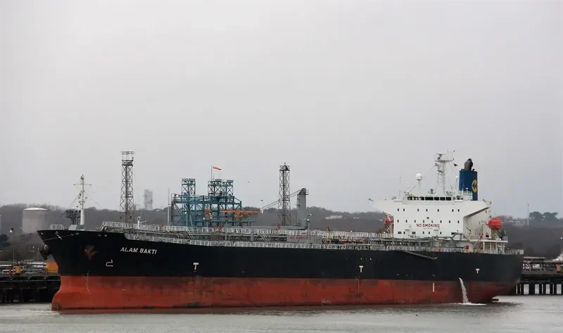 ERAWAN 10 Tanker IMO 9275983 photo 2