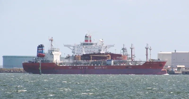 EASTERN LIBERTY Tanker IMO 9276236 photo 5