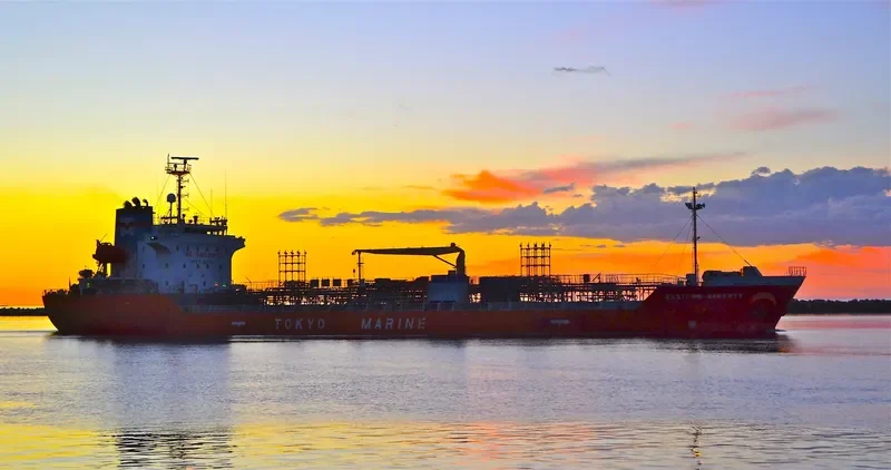 EASTERN LIBERTY Tanker IMO 9276236 photo 7
