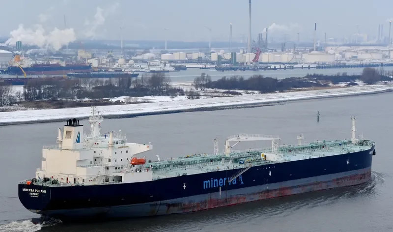 MINERVA ROXANNE Tanker IMO 9276585 photo 10