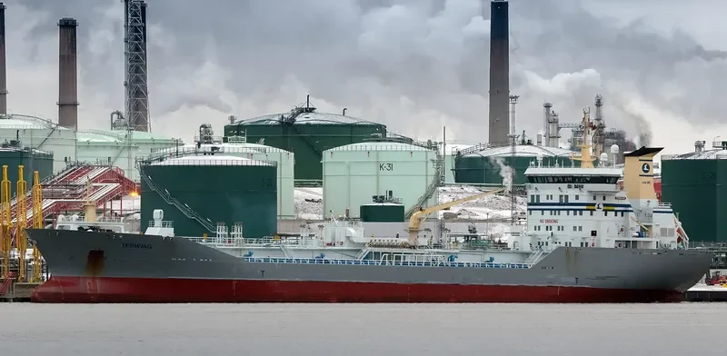 TERNVAG Tanker IMO 9277371 photo 3