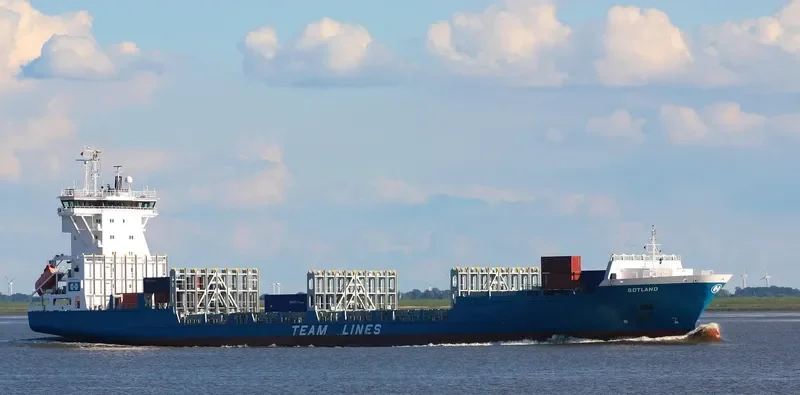 TINA Container Ship IMO 9277383 photo 2