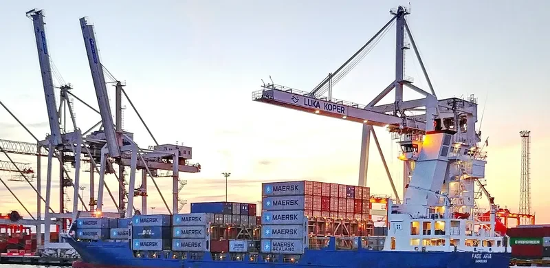 HELGA Container Ship IMO 9277395 photo 6