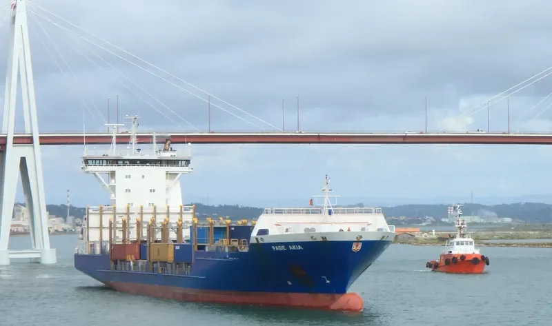 HELGA Container Ship IMO 9277395 photo 10