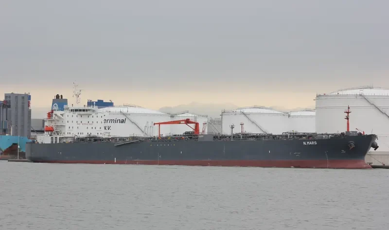 LEA Tanker IMO 9277759 photo 8