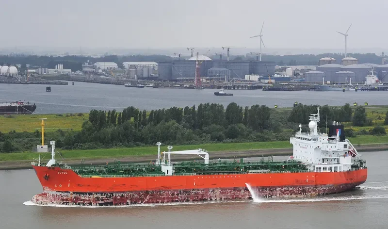 MAERSK PEARY Tanker IMO 9278492 photo 10