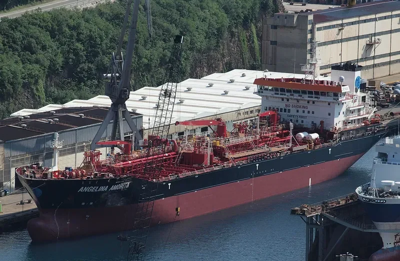 ANGELINA AMORETTI Tanker IMO 9279202 photo 2