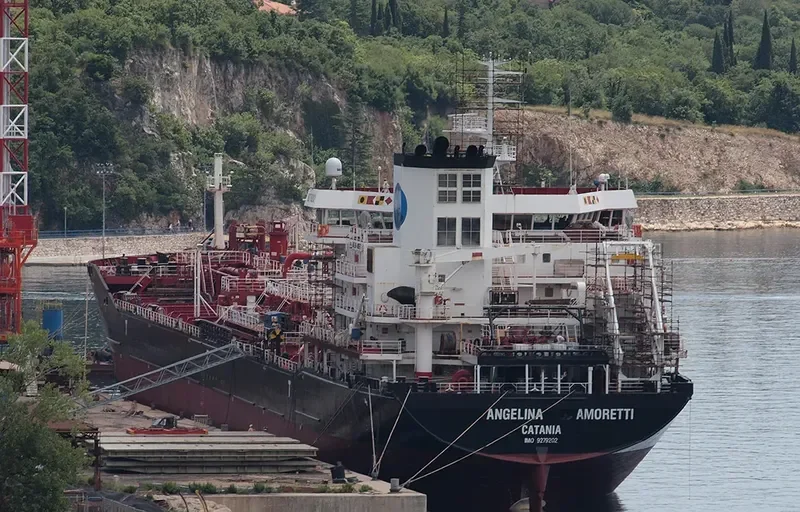 ANGELINA AMORETTI Tanker IMO 9279202 photo 5