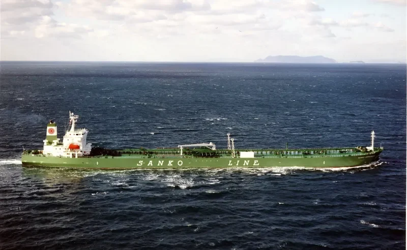 COMMANDER Tanker IMO 9280354 photo 9